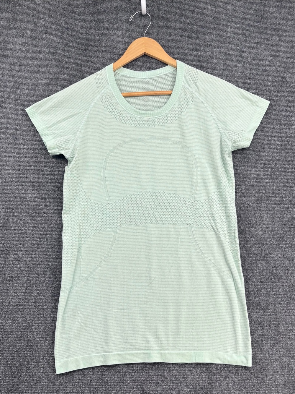 Lululemon Light Green Swiftly Tech Sporty Athletic Short Sleeve Top Women’s 10
